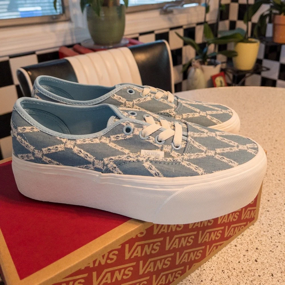 🔥BNWB CITE WHITE&BLUE EMBROIDERED VANS🔥 - Picture 3 of 5